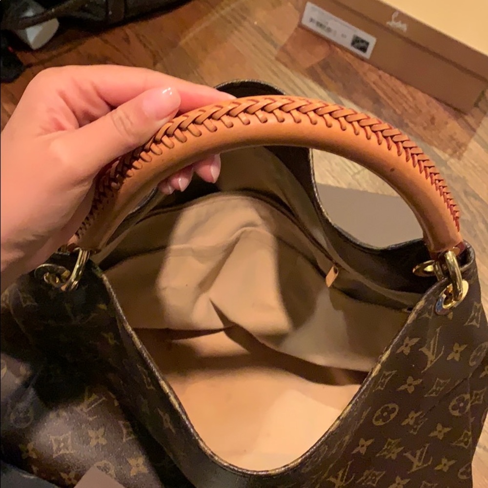 Louis Vuitton Artsy MM